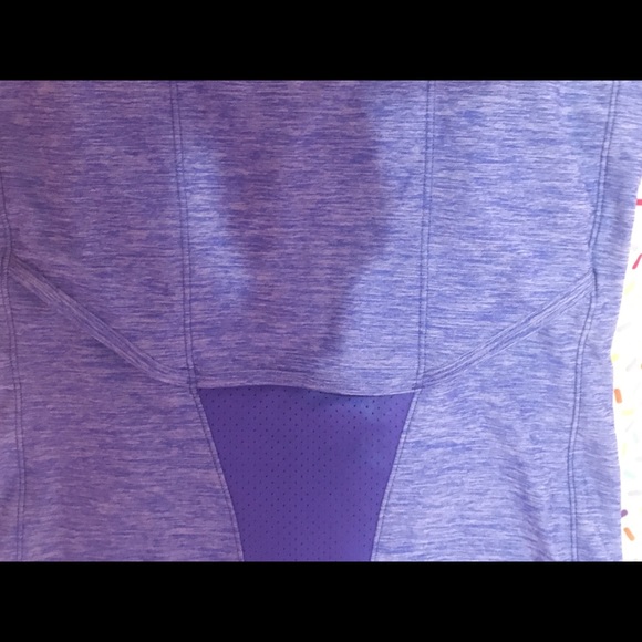 Like New Women’s Workout Top with Pockets - Picture 7 of 7